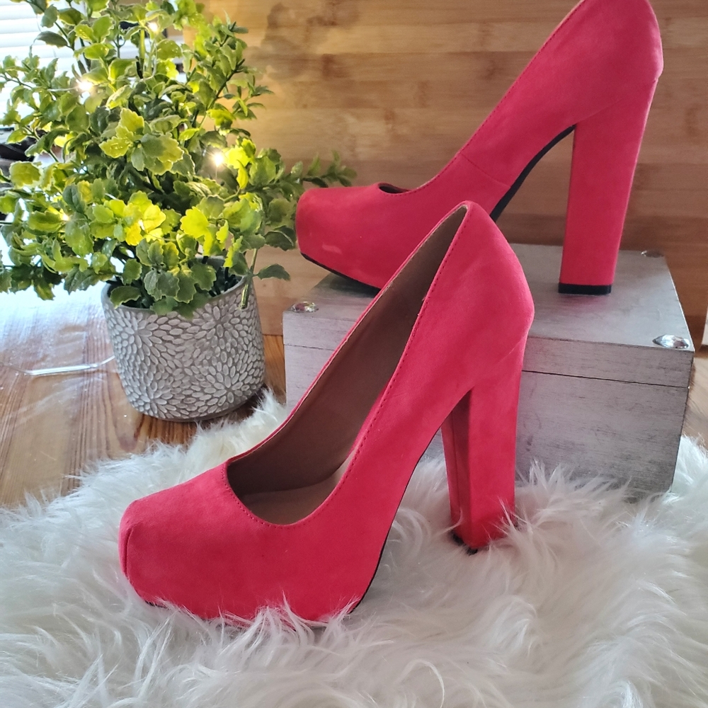 Hot pink high heels 6.5